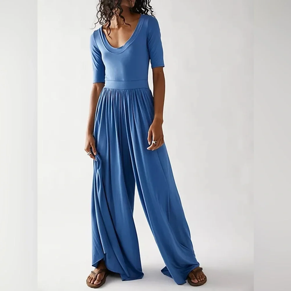 NWOT Free People Beach Rosebowl Jumpsuit Romper in Blue Size XS Z140-76